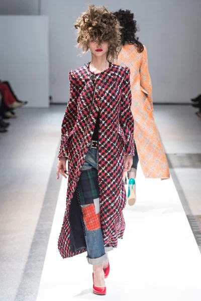 Look 15